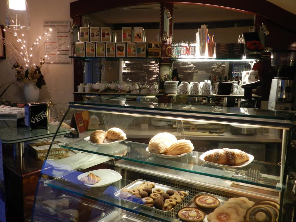 Locanda Trattoria Caffe Cavour チッタデッラ エクステリア 写真