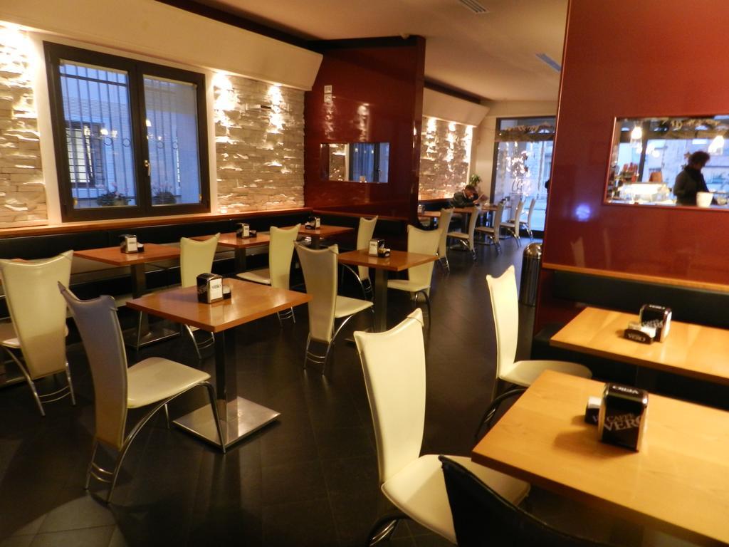 Locanda Trattoria Caffe Cavour チッタデッラ エクステリア 写真